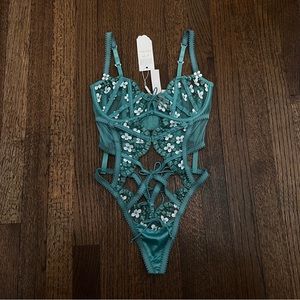 FOR LOVE & LEMONS / Daisy Embroidered Bodysuit